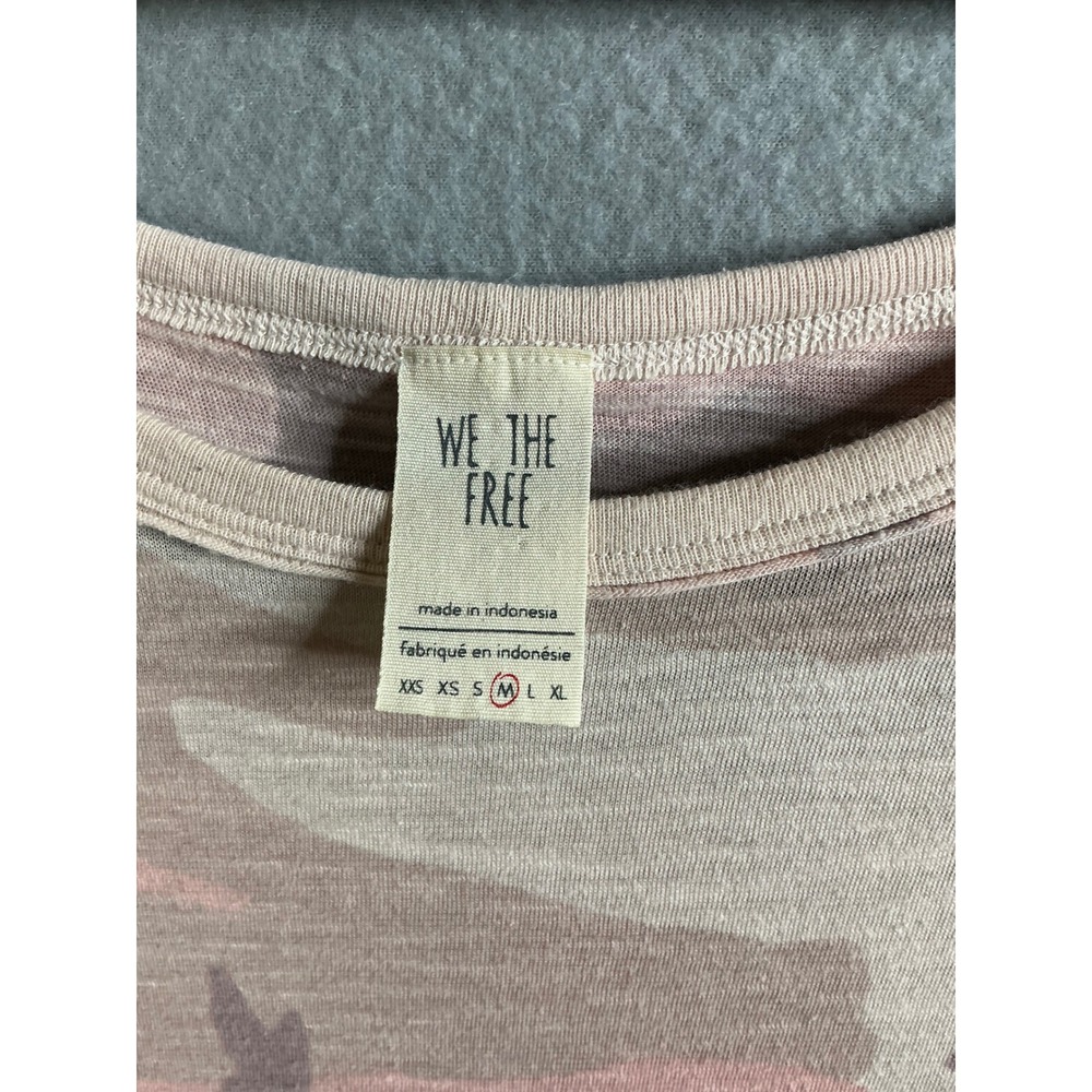 We The Free Top Women's Medium Camo Print T-Shirt Casual Short Sleeve Top - Picture 2 of 6